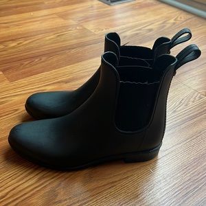 Sam Edelman Tinsley Chelsea Rain Boot. Size 6.